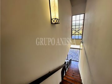 Se Vende Moderna Casa con Vistas y Piscina En Altos del Maria