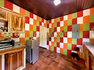 Se Vende Moderna Casa con Vistas y Piscina En Altos del Maria