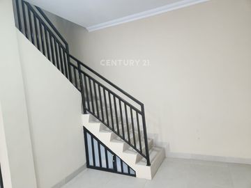 Best Deal Rumah Di Jatisampurna Bekasi  LT 140m LB 200m