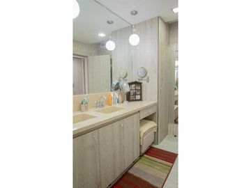 DEPARTAMENTO REMODELADO Y AMOBLADO EN VENTA HILTON COLON TORRE 1