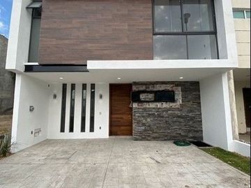 CASA EN FRACC. BOSQUE CEDROS
