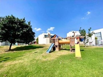 CASA EN FRACC. BOSQUE CEDROS