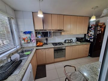 Departamento en venta de 3 dorm.a pasos de Portal la Dehesa