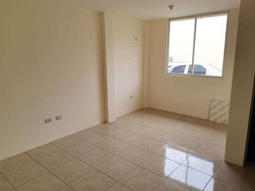 Casa esquinera de venta en la Urbanización Durán City, 3 dormitorios.