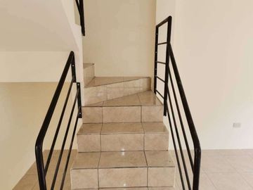 Casa esquinera de venta en la Urbanización Durán City, 3 dormitorios.