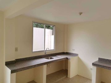 Casa esquinera de venta en la Urbanización Durán City, 3 dormitorios.