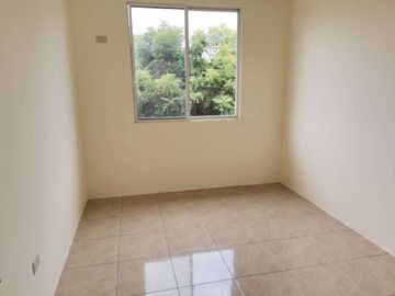 Casa esquinera de venta en la Urbanización Durán City, 3 dormitorios.