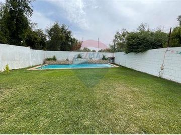 Gran terreno en La Reina 700 mts con piscina