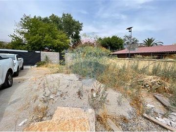 Gran terreno en La Reina 700 mts con piscina