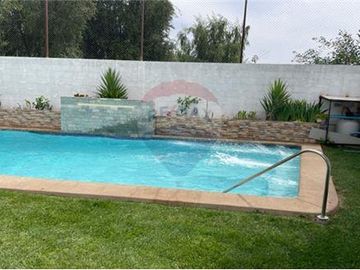 Gran terreno en La Reina 700 mts con piscina