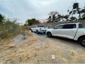 Gran terreno en La Reina 700 mts con piscina