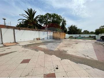 Gran terreno en La Reina 700 mts con piscina