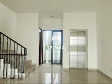 #0093 DISEWA RUKO ICONIX STUDIO LOFT