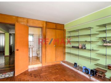 ¡Gran Oportunidad! 
Casa de 4 Pisos en Chorrillos – Ideal para Vivienda o Negocio
📍 Calle Garcilazo de la Vega, Urb. Buenos Aires – Chorrillos

Ár