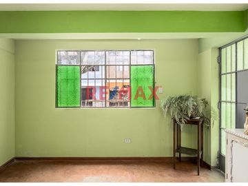 ¡Gran Oportunidad! 
Casa de 4 Pisos en Chorrillos – Ideal para Vivienda o Negocio
📍 Calle Garcilazo de la Vega, Urb. Buenos Aires – Chorrillos

Ár