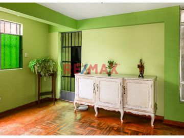 ¡Gran Oportunidad! 
Casa de 4 Pisos en Chorrillos – Ideal para Vivienda o Negocio
📍 Calle Garcilazo de la Vega, Urb. Buenos Aires – Chorrillos

Ár