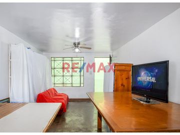 ¡Gran Oportunidad! 
Casa de 4 Pisos en Chorrillos – Ideal para Vivienda o Negocio
📍 Calle Garcilazo de la Vega, Urb. Buenos Aires – Chorrillos

Ár