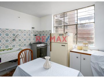 ¡Gran Oportunidad! 
Casa de 4 Pisos en Chorrillos – Ideal para Vivienda o Negocio
📍 Calle Garcilazo de la Vega, Urb. Buenos Aires – Chorrillos

Ár
