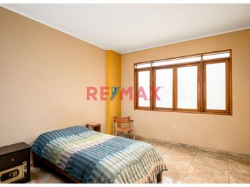 ¡Gran Oportunidad! 
Casa de 4 Pisos en Chorrillos – Ideal para Vivienda o Negocio
📍 Calle Garcilazo de la Vega, Urb. Buenos Aires – Chorrillos

Ár
