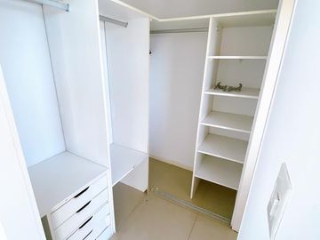 Departamento con cochera - Beccar Av Centenario  al 2000 - venta y alquiler