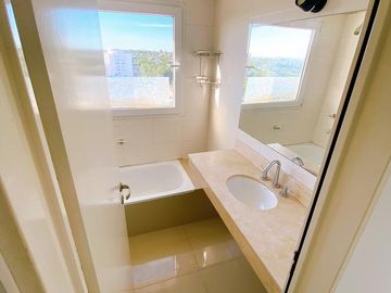 Departamento con cochera - Beccar Av Centenario  al 2000 - venta y alquiler