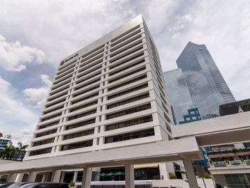 Private office space for 1 person in Regus WTC 5