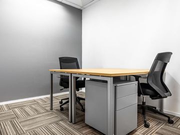 Private office space for 1 person in Regus WTC 5