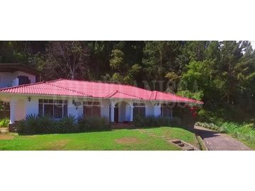 Oportunidad Única! Se Vende Casa Con Vistas Impresionantes en Sora