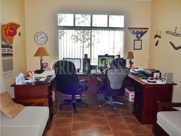 Oportunidad Única! Se Vende Casa Con Vistas Impresionantes en Sora
