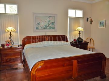 Oportunidad Única! Se Vende Casa Con Vistas Impresionantes en Sora