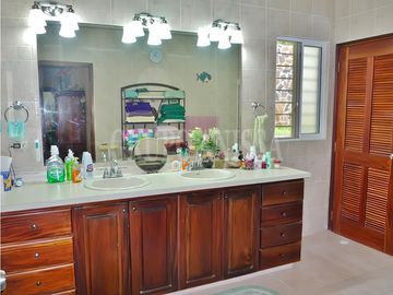 Oportunidad Única! Se Vende Casa Con Vistas Impresionantes en Sora