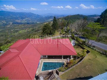 Oportunidad Única! Se Vende Casa Con Vistas Impresionantes en Sora