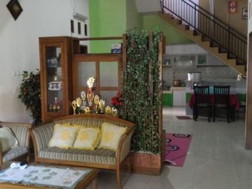 Rumah 2 lantai, shm, di jalan utama, bebas banjir, perumahan maharaja, pancoran mas