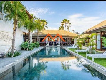 Villa Mewah Pinggir Jalan Batu Belig Seminyak