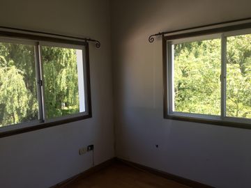 Hermosa casa de 2 plantas en Country Solar del Bosque - Canning