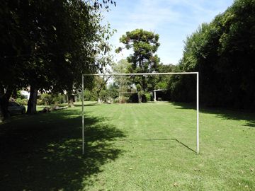 EXCELENTE QUINTA CON DOS VIVIENDAS, PARQUE, QUINCHO Y PISCINA A METRO DE ESTACIÓN GARIN Y A NUEVE CUADRAS DE PANAMERICANA EN GARIN, ESCOBAR, BUENOS AI