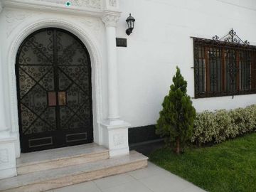 ALQUILO: Casa/Oficina en TERUEL 350 en Miraflores  de 379 m2 , ideal consulados o embajadas, u oficina. a pta. cerrada. De 1 Piso, con 2 Puertas de in