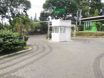 Rumah Asri Semi Villa Ready Stock di Jalan Raya Kolonel Masturi DEKAT PEMKOT CIMAHI