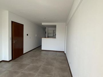 VENTA DEPARTAMENTO Semipiso UN DORMITORIO - Amplios balcones al frente - ENTREGA INMEDIATA - Mendoza 2800