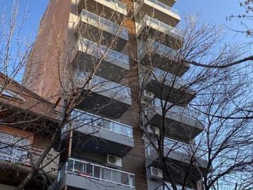 VENTA DEPARTAMENTO Semipiso UN DORMITORIO - Amplios balcones al frente - ENTREGA INMEDIATA - Mendoza 2800