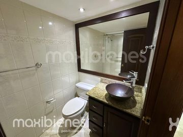 apartamento en arriendo en el tesoro. Cod A69919