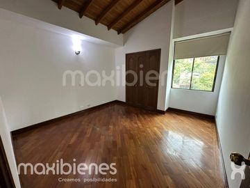 apartamento en arriendo en el tesoro. Cod A69919