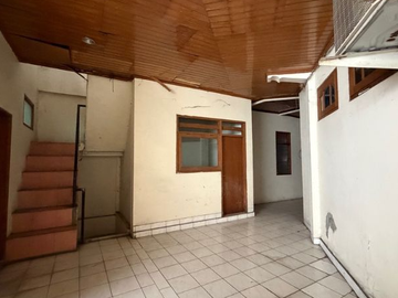 RUMAH 3 LANTAI DI GATOT SUBROTO TENGAH DENPASAR