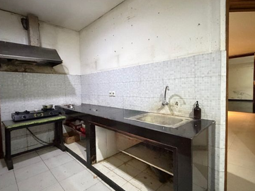 RUMAH 3 LANTAI DI GATOT SUBROTO TENGAH DENPASAR