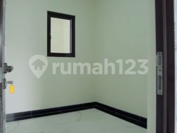 Rumah Pinggir Jalan Ciganjur Jakarta Selatan