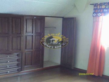 Casa de venta en Av. 10 de Agosto – código:10637
