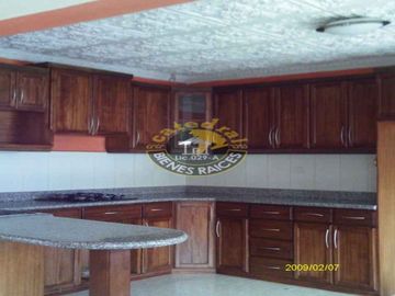 Casa de venta en Av. 10 de Agosto – código:10637