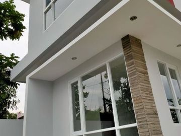 Rumah Premium Cluster mewah cantik Ala Villa sejuk di Riung Bandung