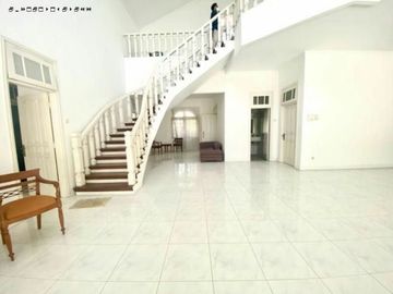 Rumah PUTAT INDAH TENGAH siap huni HOOK MEWAH