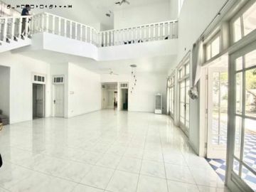 Rumah PUTAT INDAH TENGAH siap huni HOOK MEWAH